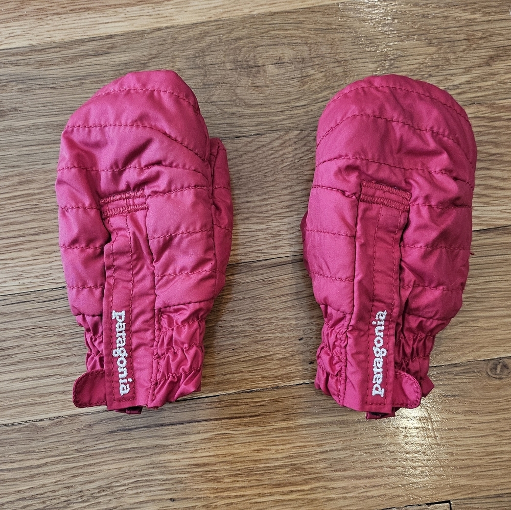 Patagonia Baby Puff Mitts, size Small, color Pink
